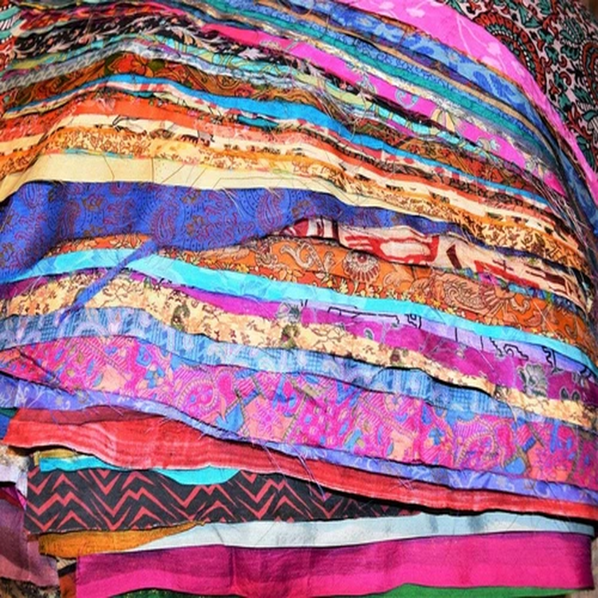 100 gr Huge Lot 100% Pure Silk Vintage Sari Fabric remnants scrap 12