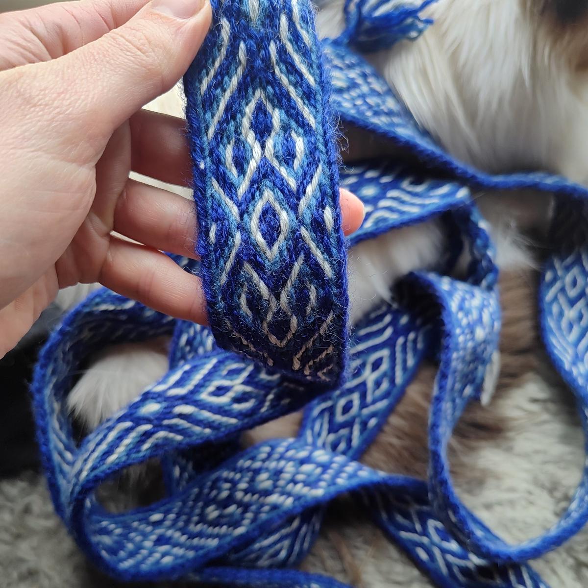 Robust folk style belt with diagonals