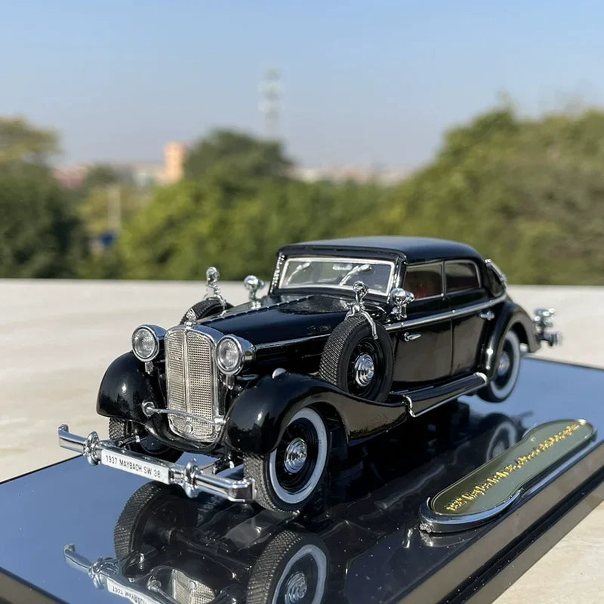 1:43 Scale Mercedes Maybach SW38 Model Car - Collectible Gift