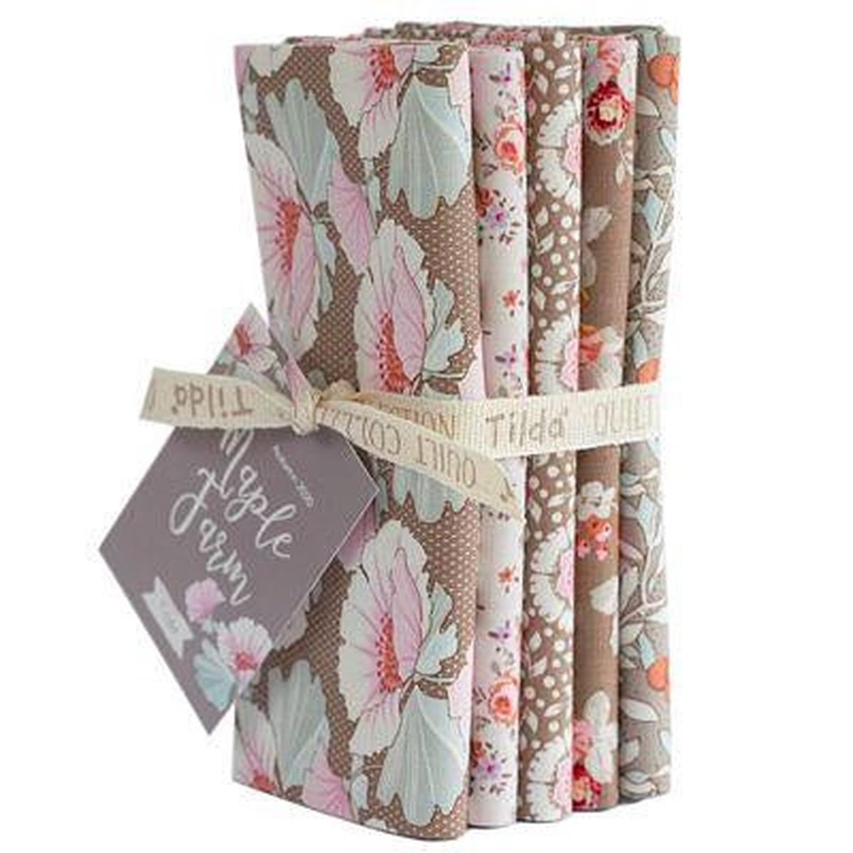 Fabric, Maple Farm Fat Quarter Bundle from Tilda Fabrics - UMBER SAND