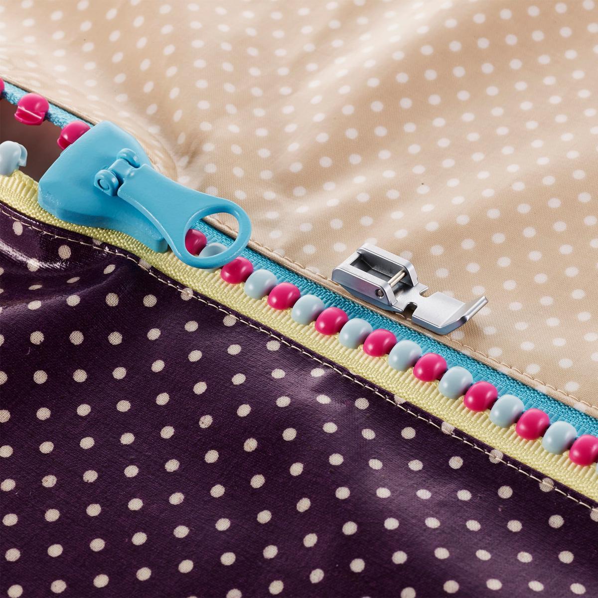 narrow-zipper-foot-brother-sa208