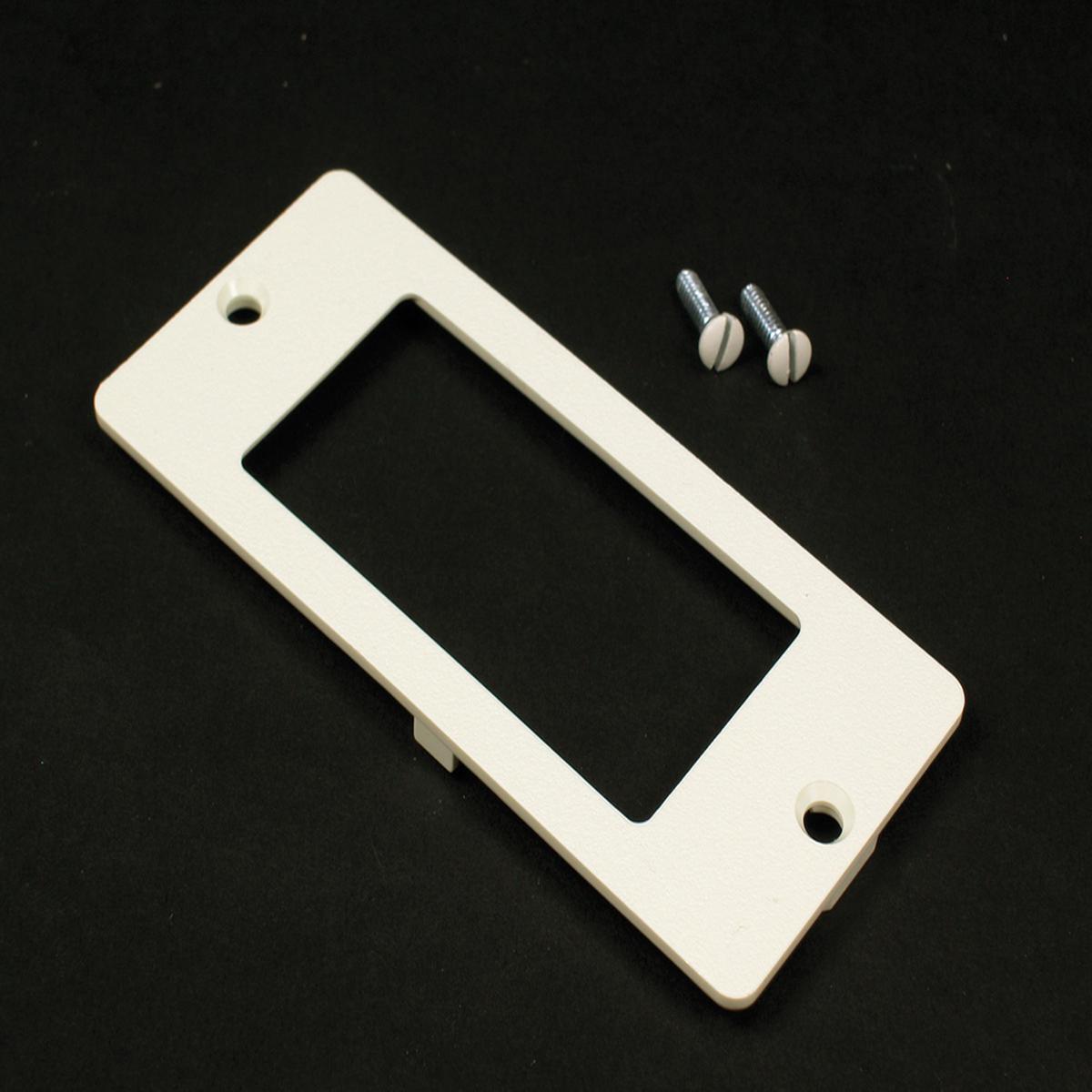5500 Rectangle Receptacle Faceplate Fitting