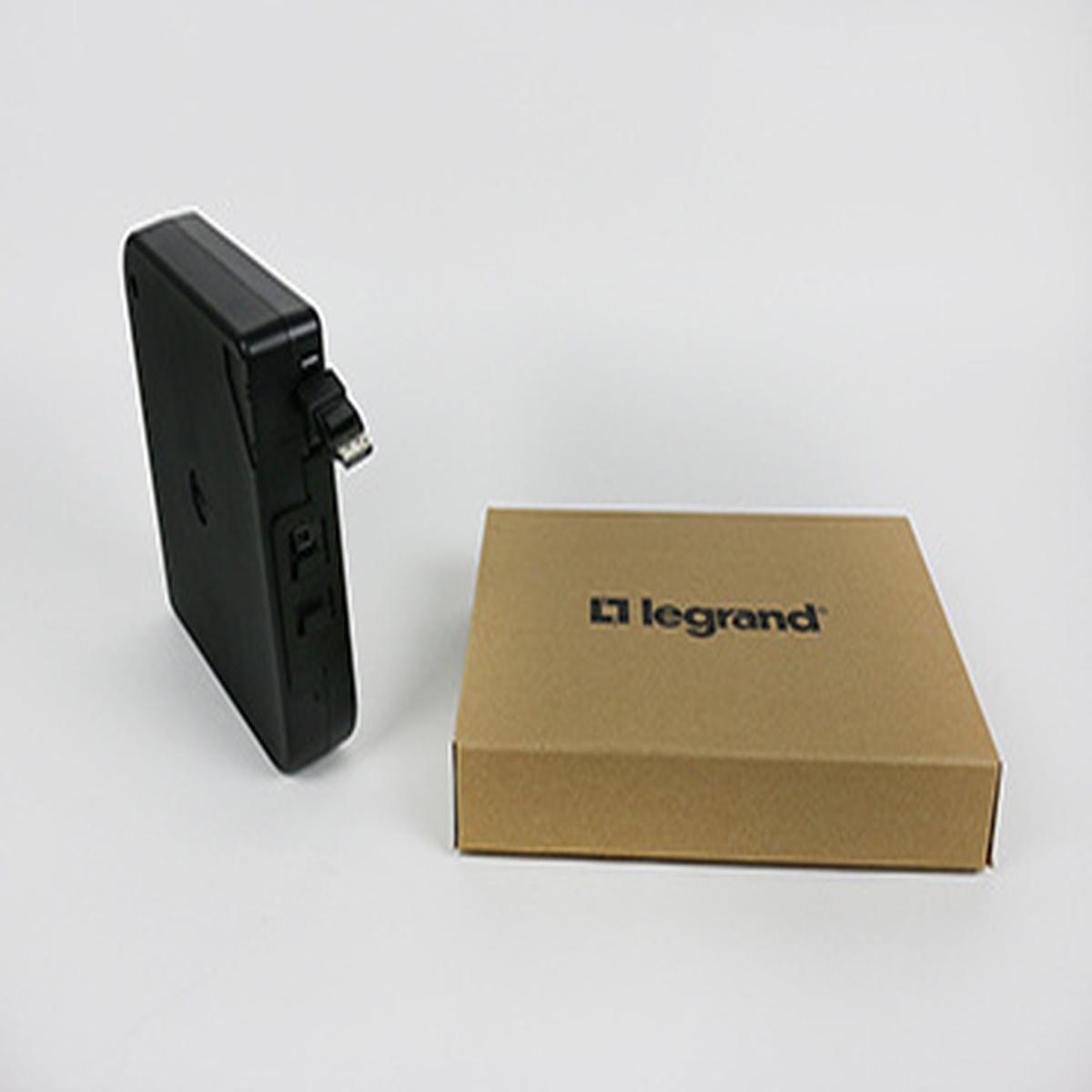 Cable Retractor with DisplayPort Cable