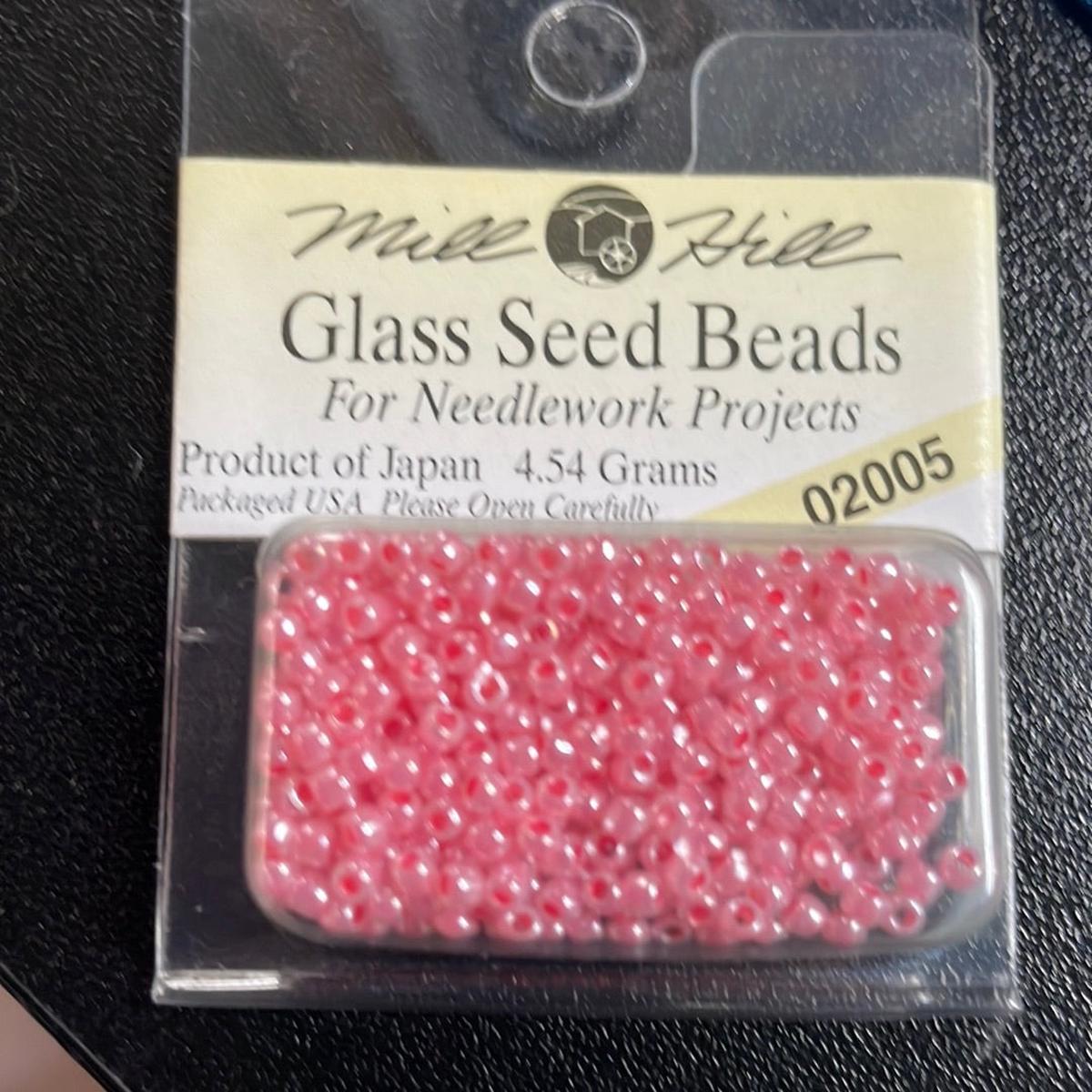 02005 Mill Hill Glass Beads - Dusty Rose